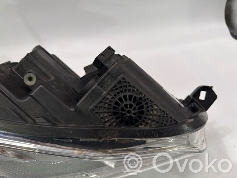 ea19db52b39fc36e5bbf4d15a1e5fc8f-60c9dec90cdc43a6a0ae4ce4be3a3f33_headlight_headlamp