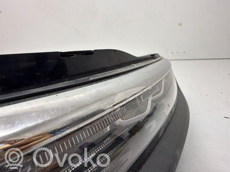 ef11e6c9433242c9e30da84755506af4-d6e34894d01af8cd7119801e35fdae3a_rear_tail_lights
