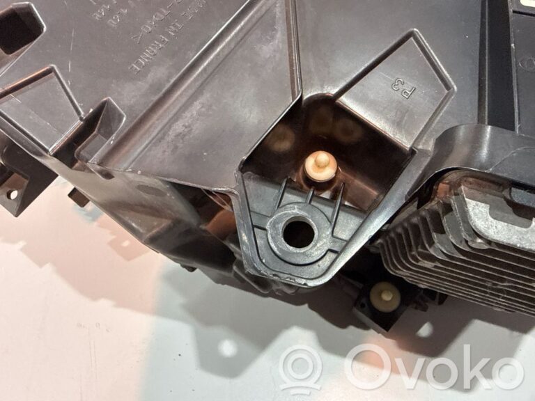 f2da30f30e82e647e96ce285526c51f4-14eee0c729986eea4d7b721f60b4e8bb_headlight_headlamp