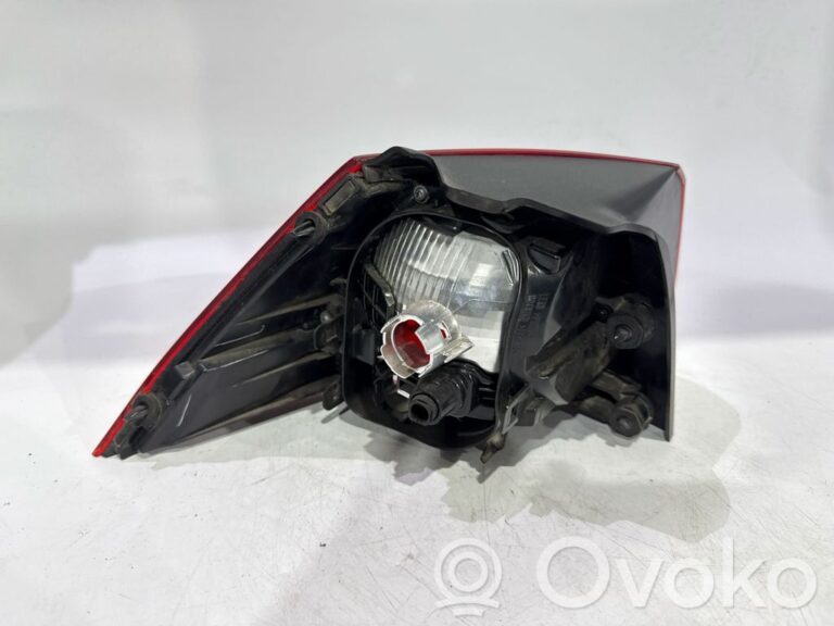 f610645e2e3c7d3955a1dd9e3272441b-112ac6b9e4e255942fa4635ce0213ec1_rear_tail_lights