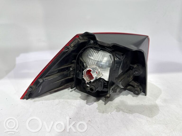 f610645e2e3c7d3955a1dd9e3272441b-112ac6b9e4e255942fa4635ce0213ec1_rear_tail_lights