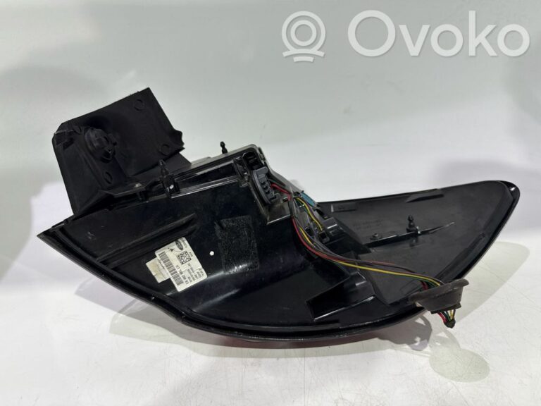 f6dee0ab81cef0c5409187dc88a2bf65-eaa2599b4bf7cdf6b72759181992f671_rear_tail_lights