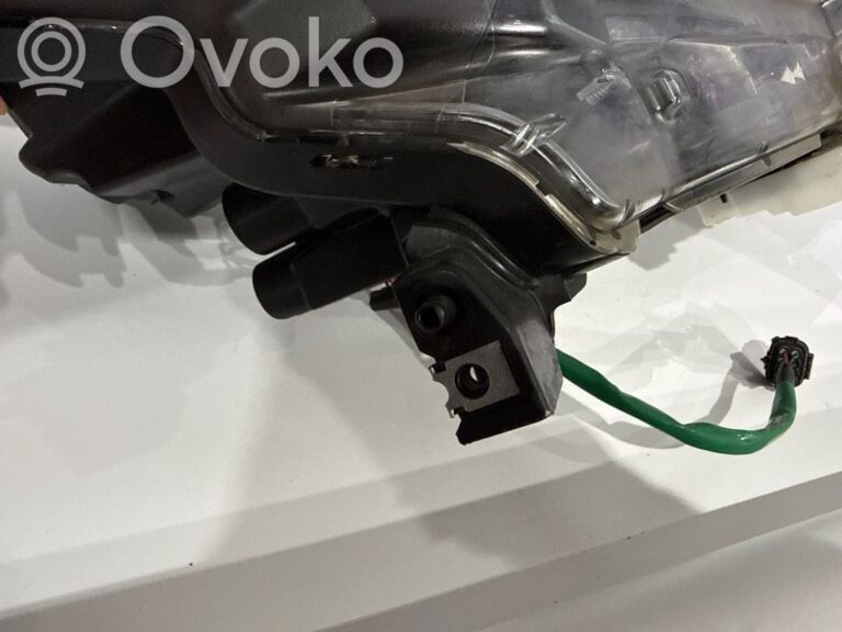 f91005595ff66a95c26866da4ed10bab-e95986f2586598ec9606eca43ee829e4_headlight_headlamp