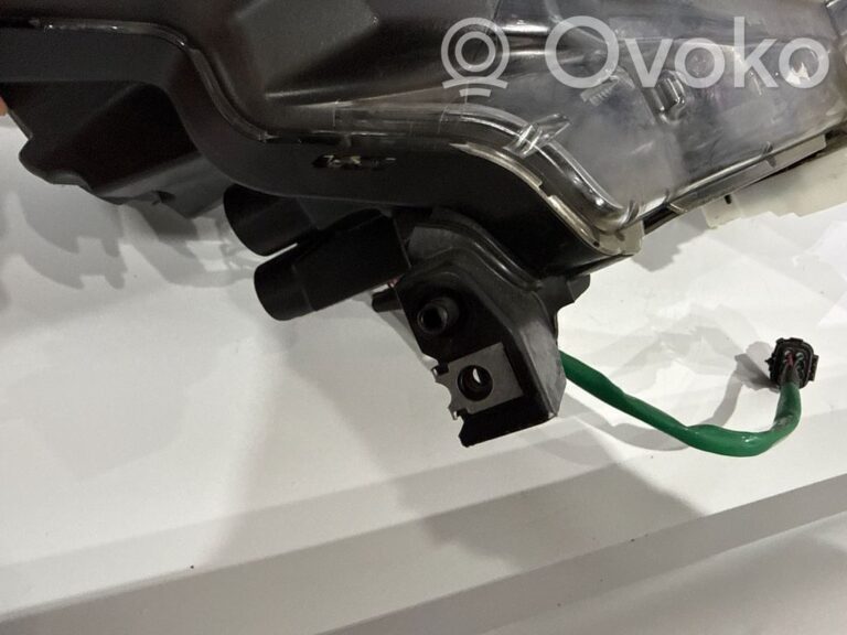 f91005595ff66a95c26866da4ed10bab-e95986f2586598ec9606eca43ee829e4_headlight_headlamp