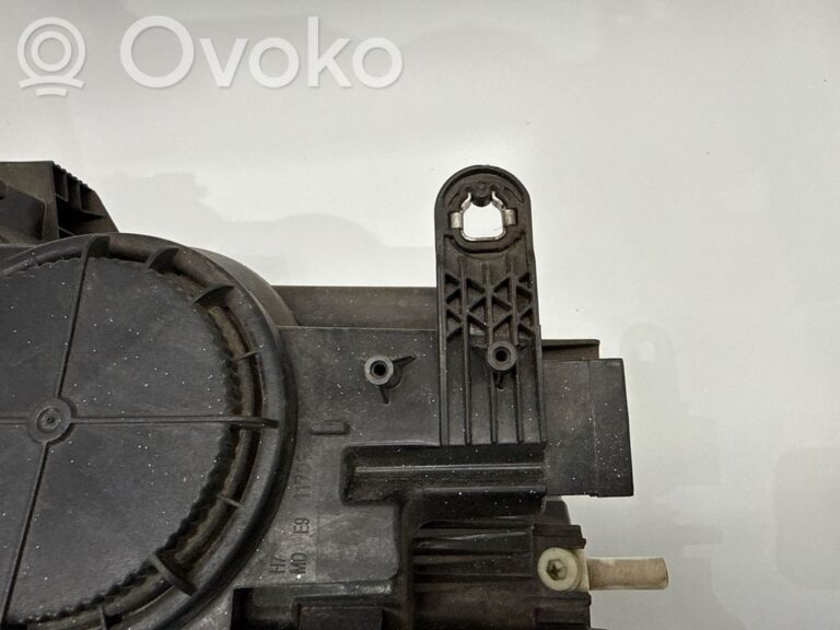 fca089a9160ce42953cb56b45c924805-8778e1811940f521cdd57eb4e8e4412b_headlight_headlamp