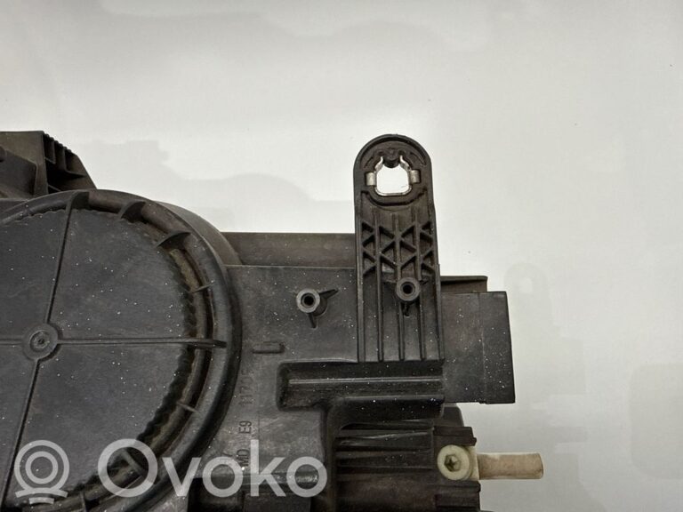 fca089a9160ce42953cb56b45c924805-8778e1811940f521cdd57eb4e8e4412b_headlight_headlamp