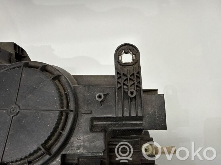 fca089a9160ce42953cb56b45c924805-8778e1811940f521cdd57eb4e8e4412b_headlight_headlamp