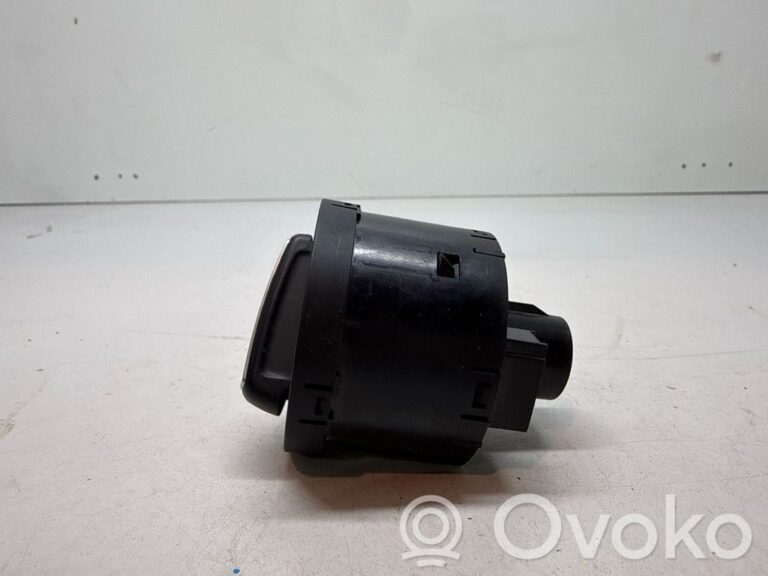 03005d87216777847de3e890bdde2c1d-1aedcaa12613d7526f33449325d2873d_light_switch