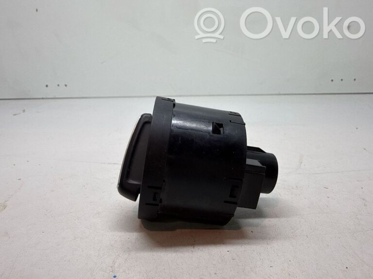 03005d87216777847de3e890bdde2c1d-1aedcaa12613d7526f33449325d2873d_light_switch