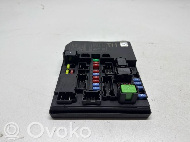 12c7b3097682fa3a2cd311e13270dcb6-nissan_juke_i_f15_fuse_module