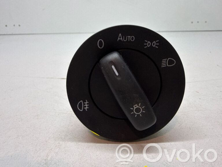 23ccf1fabc2217b64a61263c5538422a-7a2725e30ce9571047a19e569bb251de_light_switch