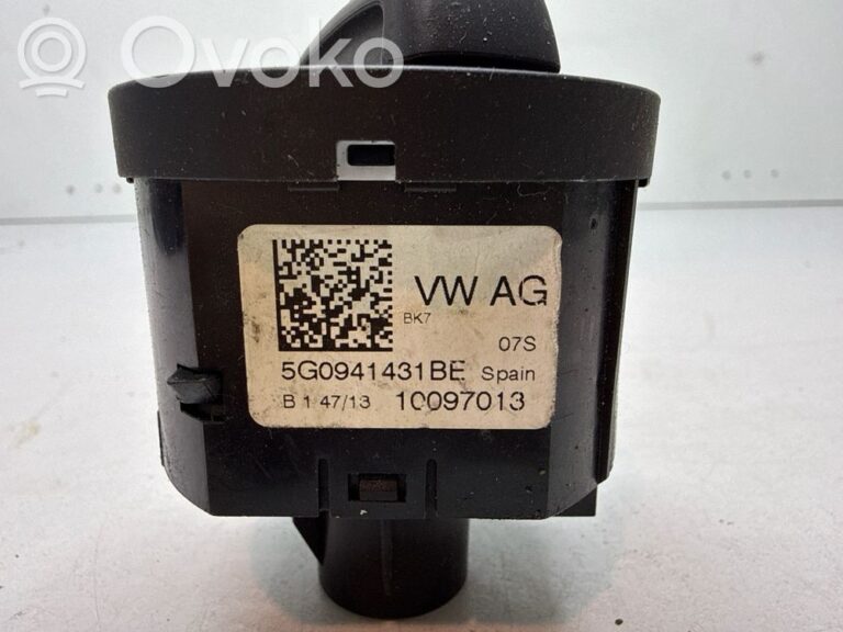 39df3ba3fceb465c55a546d989d10f6c-72225b518c6a417680709c4549ab25a8_light_switch