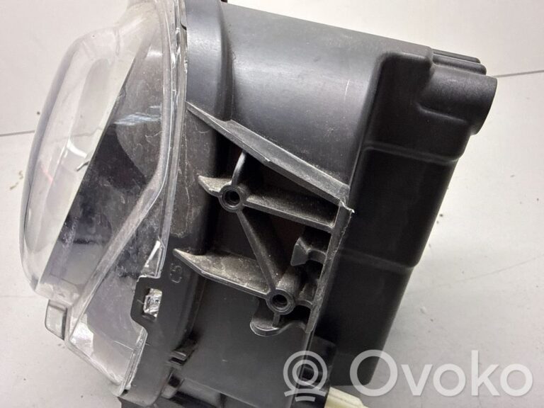 40d052e141699de15457b194d28e56b8-482b40951760e3bffea5544225d5e38a_headlight_headlamp