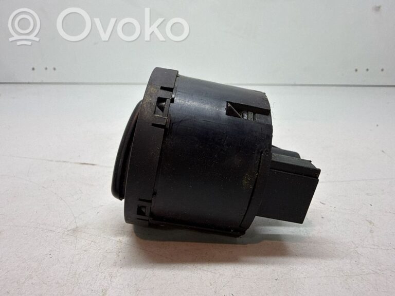 4323f3baf7e4f344dab69a0026e687e4-3b7c2ac6d1a8d26186b83fe5f700a43b_light_switch