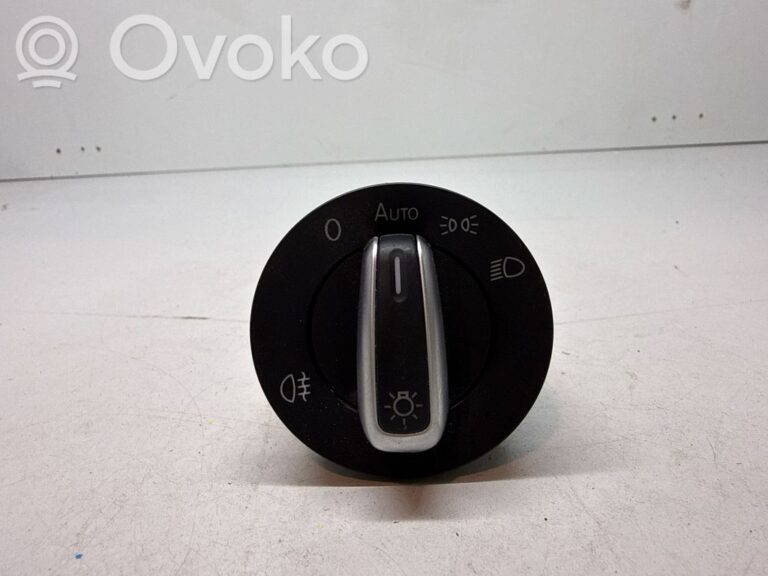 434713d0e09441bb70cf60d5371cac0e-7f224de181ebab45c31b3ca138fa2636_light_switch