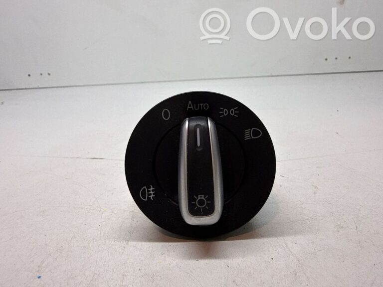 434713d0e09441bb70cf60d5371cac0e-7f224de181ebab45c31b3ca138fa2636_light_switch