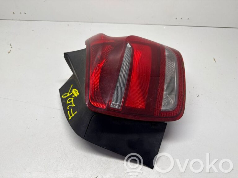4559ca93192be713354c534fb31d616e-6b8d2752f78152453f59064160220834_rear_tail_lights