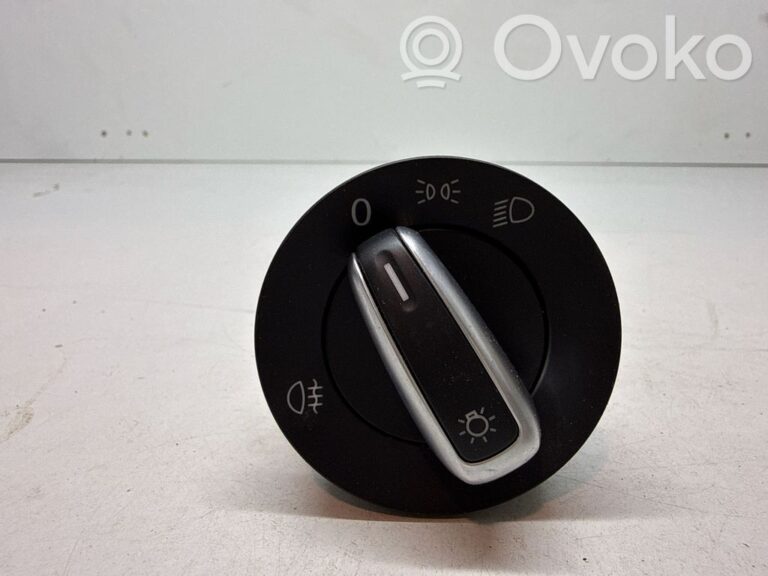 57035f1ea025d26bceaa30d354b71e1d-ce020191b966a2f98db1e453c487d23d_light_switch
