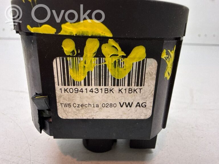 589b7aebe03de6589424d52c290af072-b72aa63709a39745db31314c687e205a_light_switch