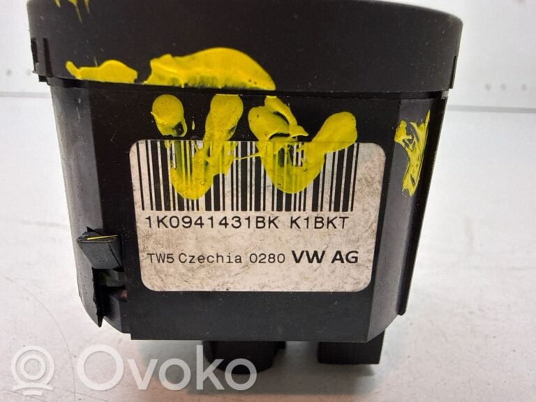 589b7aebe03de6589424d52c290af072-b72aa63709a39745db31314c687e205a_light_switch