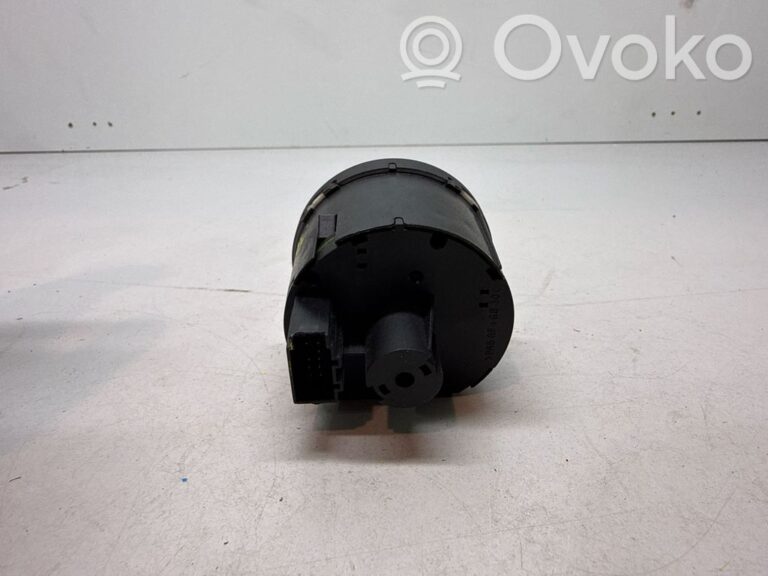 5a2ae9e7ad8fe3cd7b6d6aa672dc8761-ea63f646534e12d01fed199eccfbab7f_light_switch