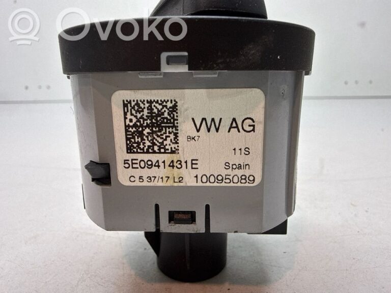 5d318b4765cb600f039c3008b16056f4-031d2289d5b18f81526125f3b421da6c_light_switch