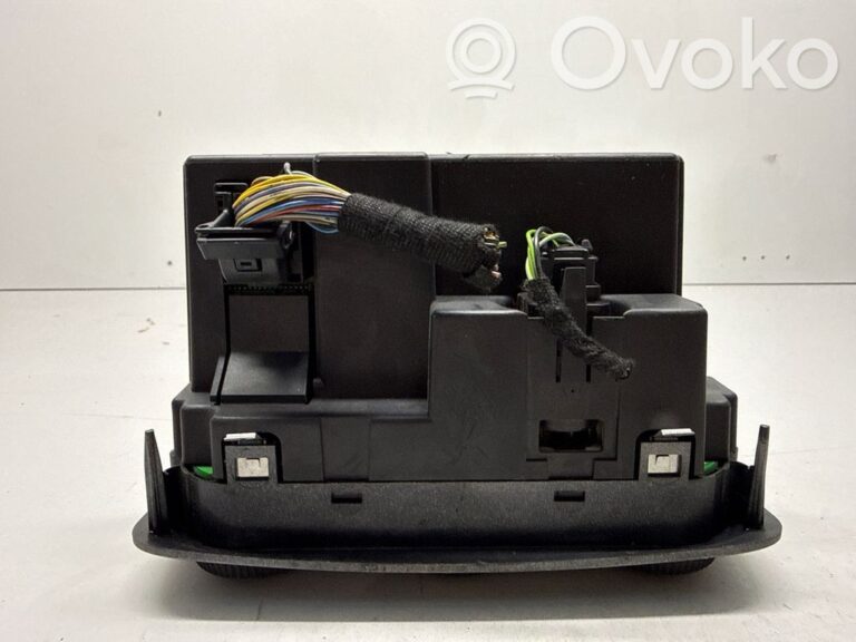 5df2e22fe8e57f47d5e33631957ed722-e28387c9f6378a246ce5fb4d609d8c68_climate_control_unit