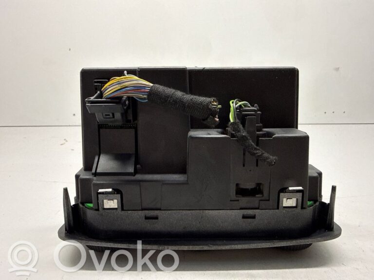 5df2e22fe8e57f47d5e33631957ed722-e28387c9f6378a246ce5fb4d609d8c68_climate_control_unit