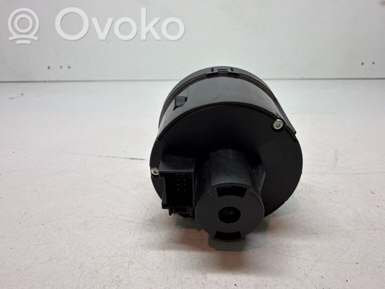 645fe4655237ad95bff004e5d5ce29ca-0a61ac06a9be4db503552ae86f3c292b_light_switch