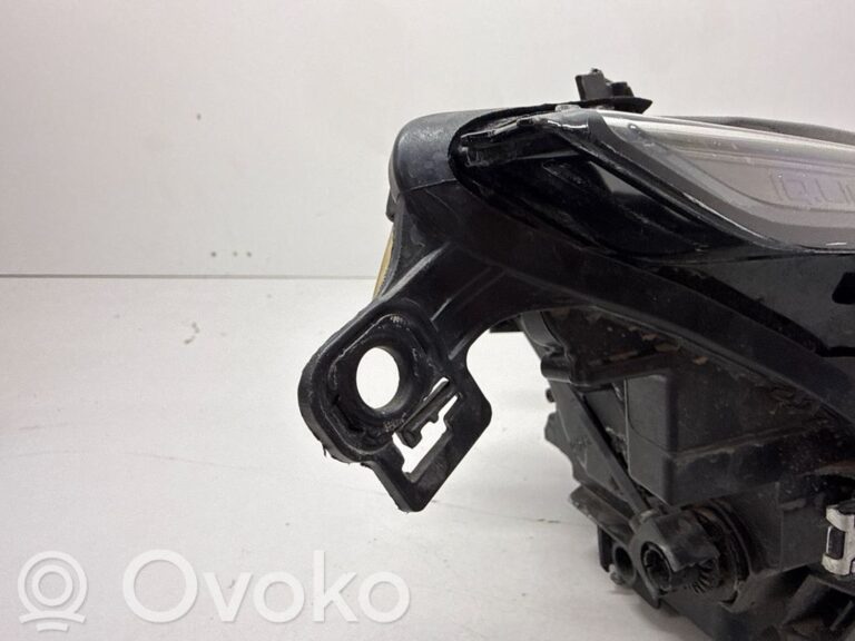 77c643af1fa3209423fbb8e42bca57ff-858ab1f7f2a3c2cd4015eefe166c334c_headlight_headlamp