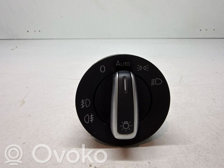 7c4e8e21a2a05931932431df8d62f3bc-f886f2e33f675afec558c2b38659cc83_light_switch