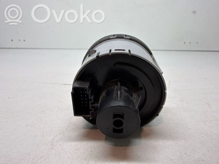 8a63e855d6eb9d6773d2ffc361f6b9b8-70a11ab65979f191b3c934d41cec20d5_light_switch