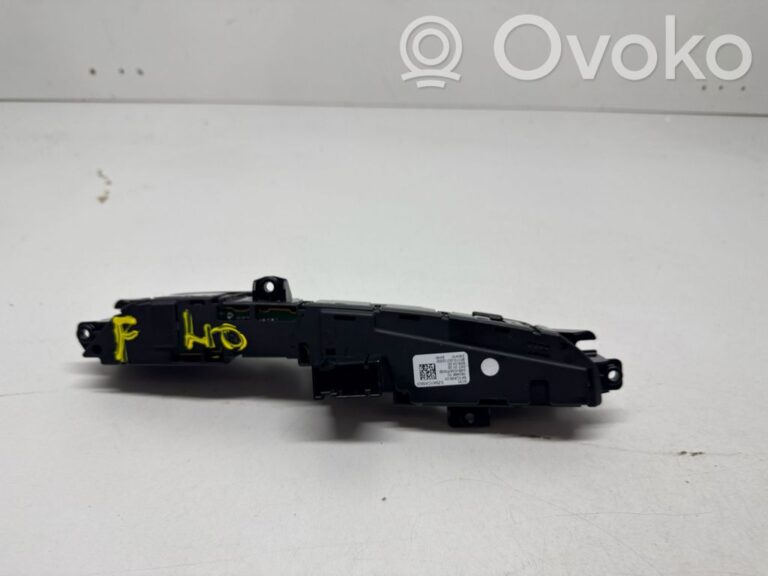 925722e5f16ba750b1612ad92fcdf099-8fe377e91ecaf4aa9d957c205ded102d_a_set_of_switches