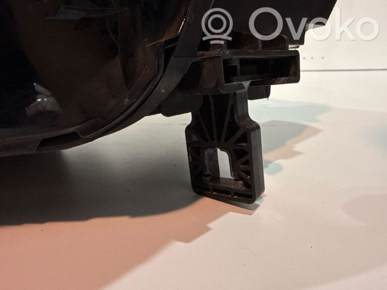 92e40207d9c0d62b8cfe0332c2255ab6-9d37d7f9a6e1ed1f1f1ac6dd25d49cd5_headlight_headlamp