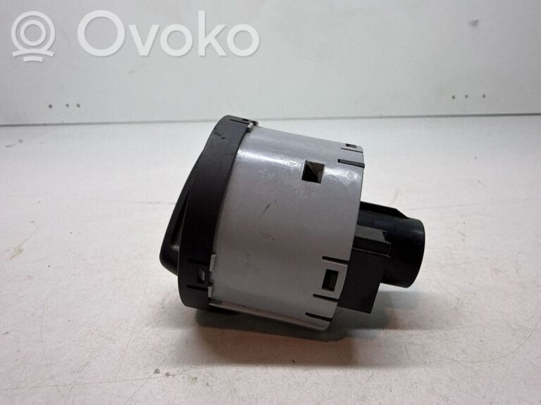 9795eae0c94ea16b9ddd7226ef3c9273-b3d71c06f85770c9df1c809e1a2bfb08_light_switch