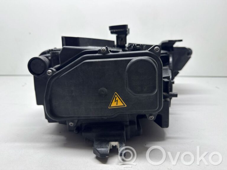 98aae0f3e863e102ffb4e43755d85b37-0c082bb58f86946b2cd063676c18b8ff_headlight_headlamp