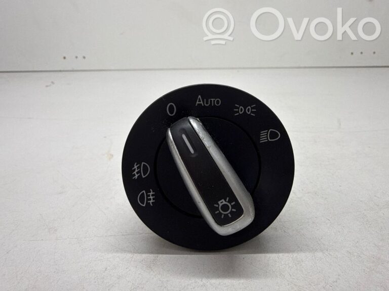 a25f3a76ba637616940deff93f28ff5c-88ed9f2cbdd038ce28e965c934bc10fb_light_switch