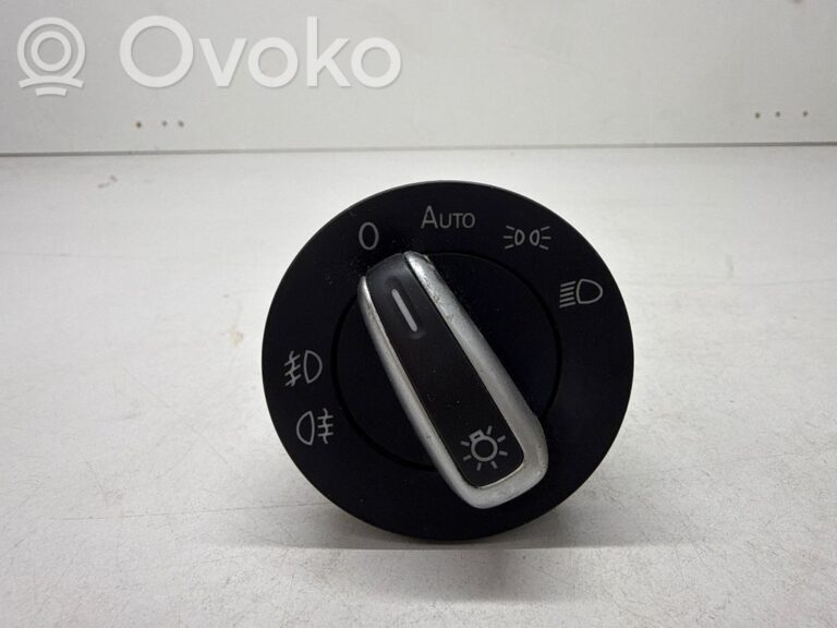 a25f3a76ba637616940deff93f28ff5c-88ed9f2cbdd038ce28e965c934bc10fb_light_switch