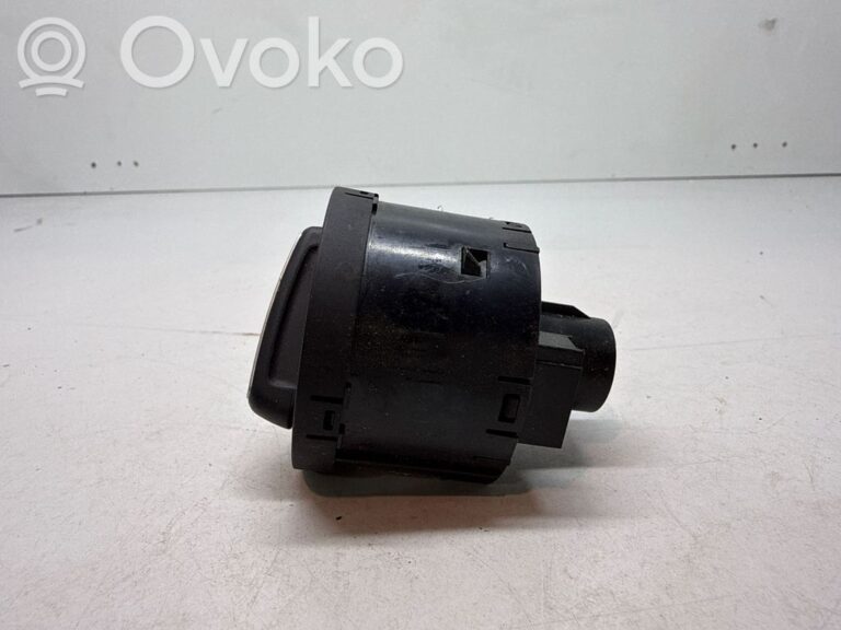 a68596b906ce87b90c61ad276a56b337-f965b3115b4baa52491436e5c9e79212_light_switch