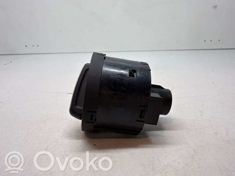 a68596b906ce87b90c61ad276a56b337-f965b3115b4baa52491436e5c9e79212_light_switch