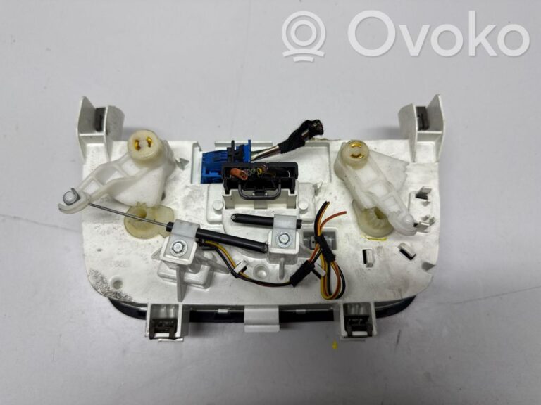 bac6f7f62556f41cc76365f02b75bc50-aeedbae061abb825a5ebbadb6501b31c_climate_control_unit