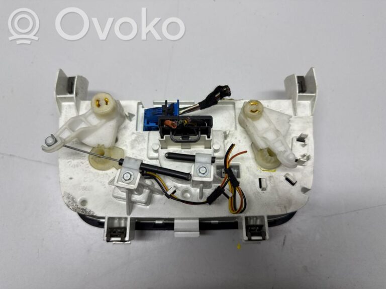 bac6f7f62556f41cc76365f02b75bc50-aeedbae061abb825a5ebbadb6501b31c_climate_control_unit