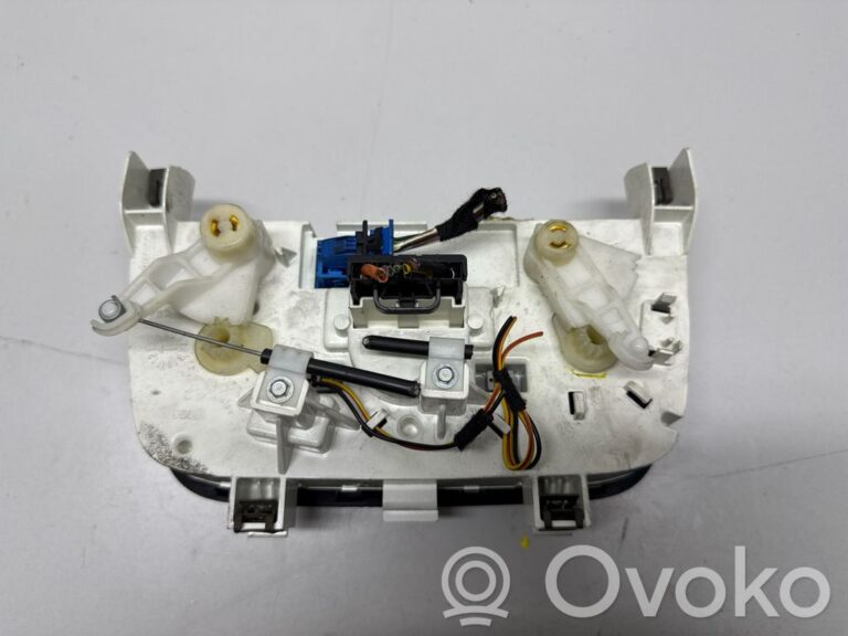 bac6f7f62556f41cc76365f02b75bc50-aeedbae061abb825a5ebbadb6501b31c_climate_control_unit