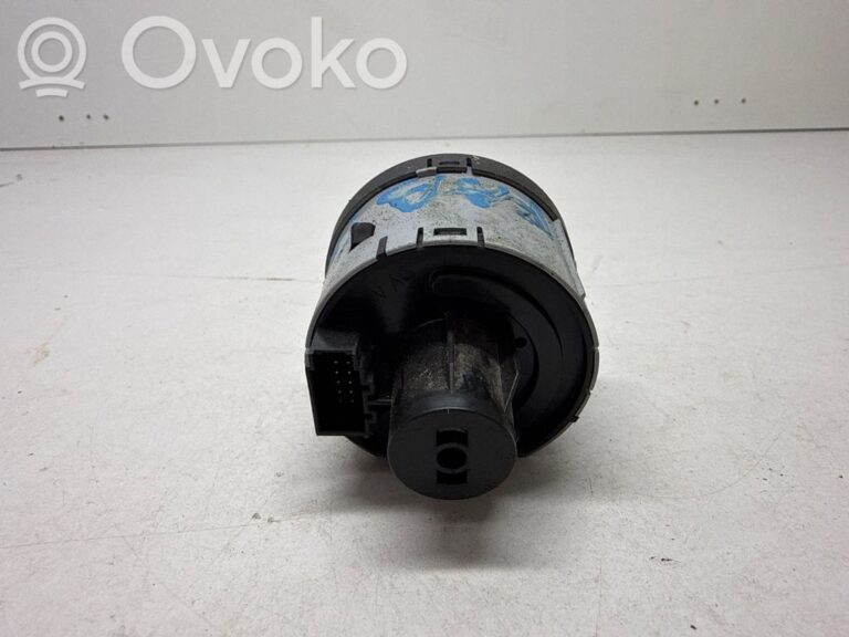 c57da3170cd8577b5e83b32570165c35-ffd29bfcb06ff96ce746b0a2d3faf79c_light_switch