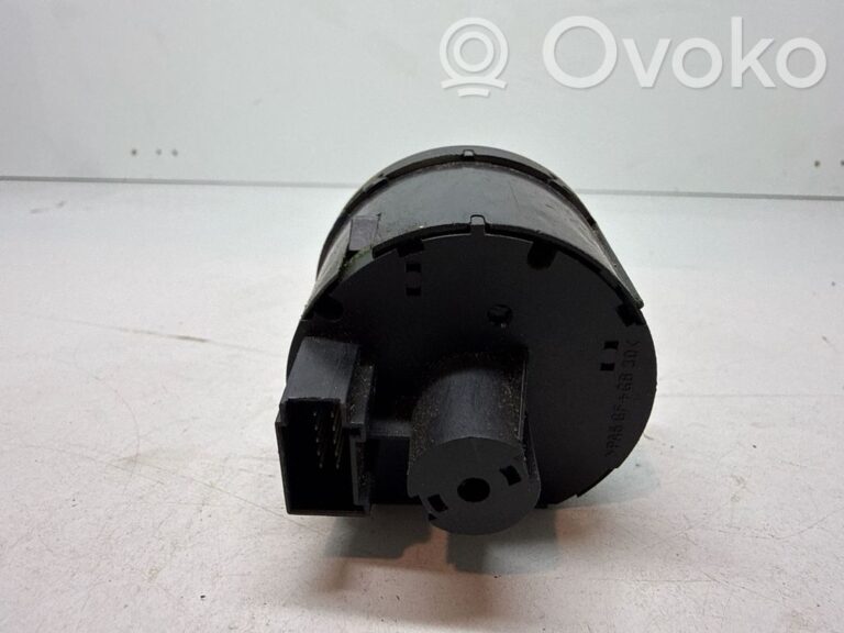 c9827bf1ea05add64bc5bc148e71d1ee-4a320cfd2f44ff3198e8464dc1703c2c_light_switch