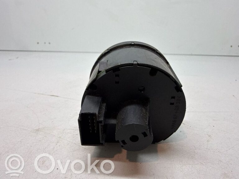 c9827bf1ea05add64bc5bc148e71d1ee-4a320cfd2f44ff3198e8464dc1703c2c_light_switch