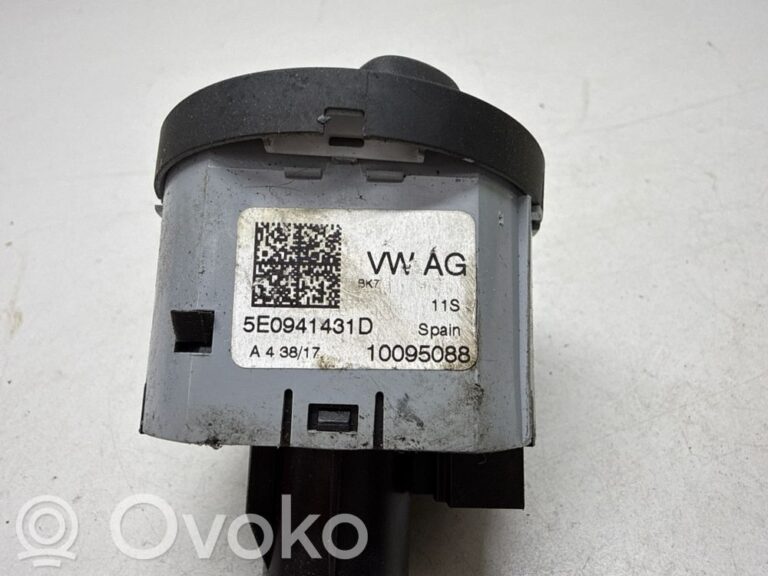 cb1575e633f75bb17e966786f818d665-2e7516eb8dc9c79694f5a7a1355edcf8_light_switch