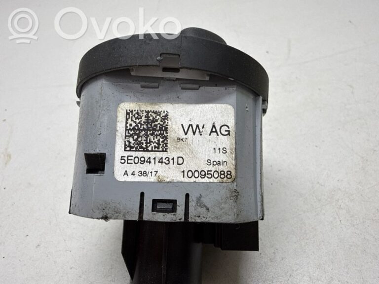 cb1575e633f75bb17e966786f818d665-2e7516eb8dc9c79694f5a7a1355edcf8_light_switch