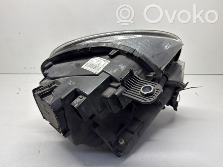cd4be1566dfb2010836db27909e376b4-9e712e28f358d0e65aaaa2592433623e_headlight_headlamp