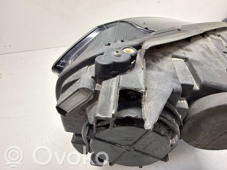 d2dc484e794f23ddd30628d67a229aeb-cdd1be93938ac27f8de2ab6fc13b26ab_headlight_headlamp